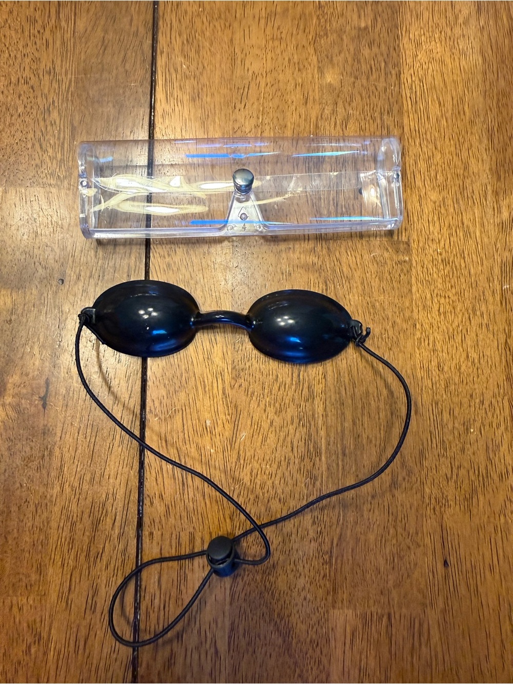 Black Oval Tanning Goggles with Clear Case